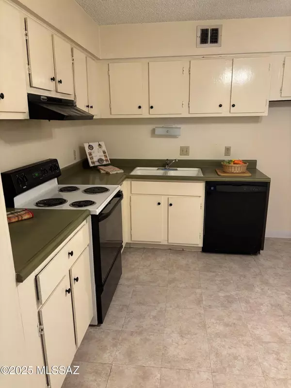 Tucson, AZ 85704,6352 N Barcelona Lane #106