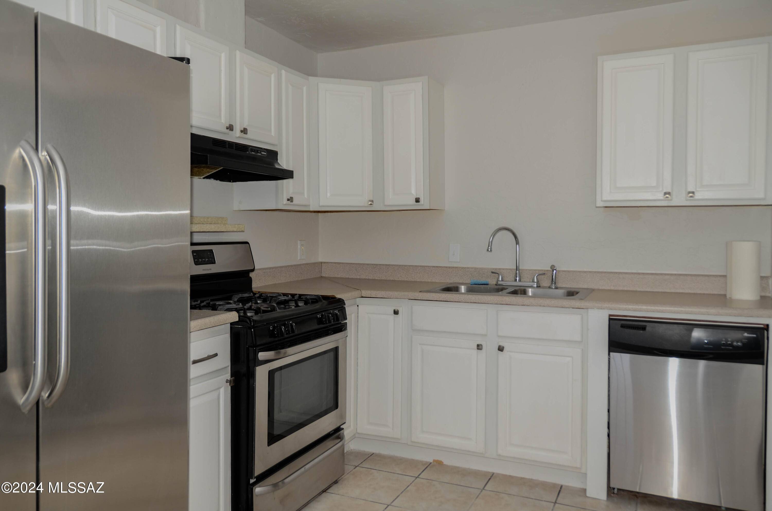 Tucson, AZ 85705,27 W Lee Street