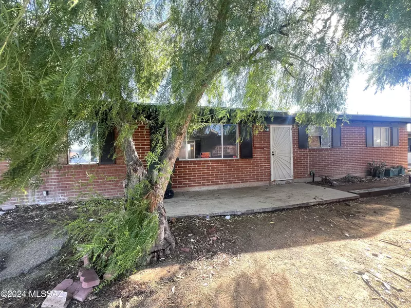 7932 E Winnepeg Drive, Tucson, AZ 85730