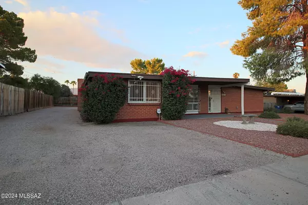 Tucson, AZ 85710,8133 E Colette Place