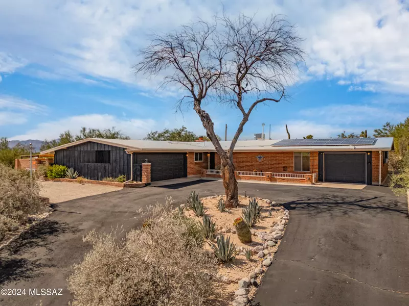 5561 N Northern Hills Drive, Tucson, AZ 85704