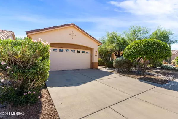 7485 W Suncatcher Drive, Tucson, AZ 85743