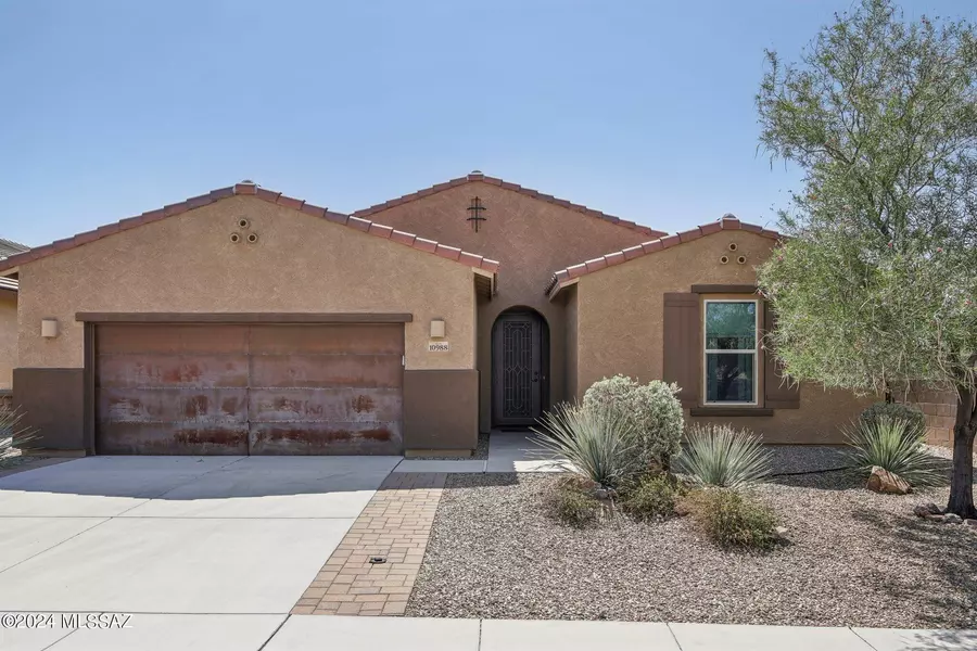 10988 N Delphinus Street, Oro Valley, AZ 85742