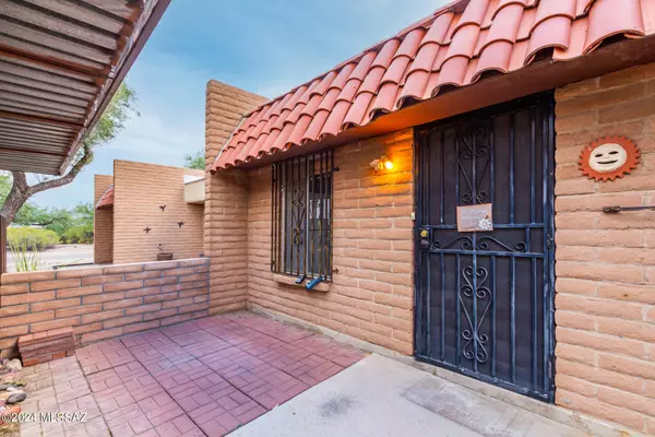 7752 E Kenyon Drive, Tucson, AZ 85710