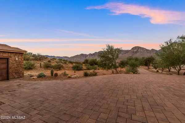 Oro Valley, AZ 85737,11465 N Village Canyon Place