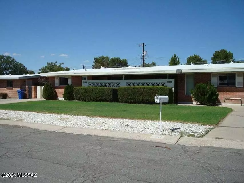 Tucson, AZ 85712,5811 E North Street