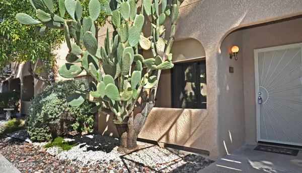 Tucson, AZ 85718,5750 N Camino Esplendora  #114