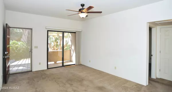 Tucson, AZ 85718,5750 N Camino Esplendora  #114