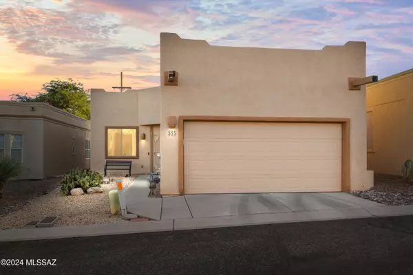 555 W Parkwood Court, Green Valley, AZ 85614