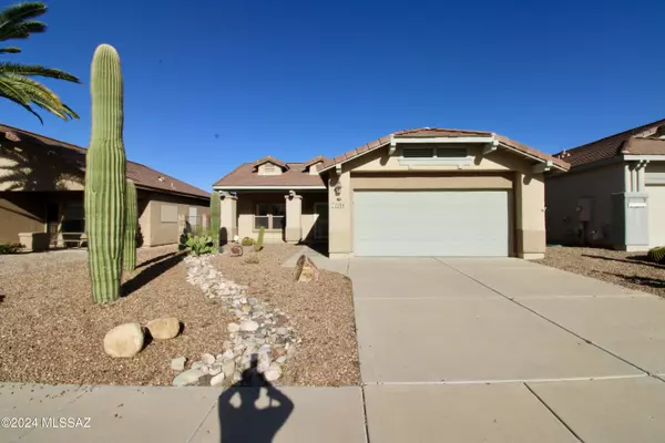 2284 Avenida Del Petalo, Green Valley, AZ 85614