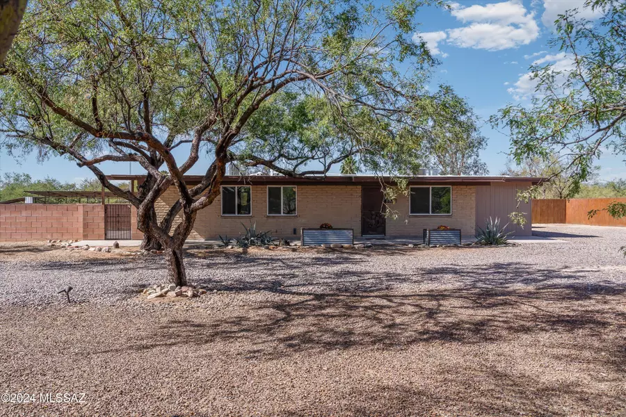 8825 N Marathon Drive, Tucson, AZ 85704