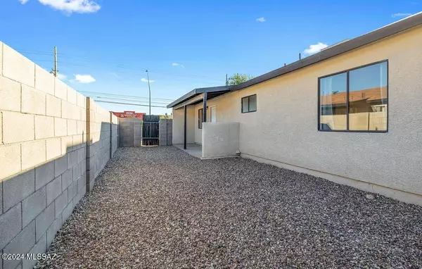 Tucson, AZ 85745,1462 W St Marys Road #1