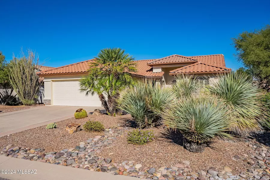 1835 E Desert Lark Pass, Green Valley, AZ 85614