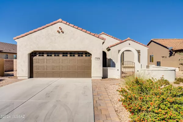 749 N Skywalker Place, Green Valley, AZ 85614