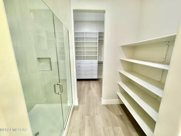 Tucson, AZ 85718,2032 E River Road #200