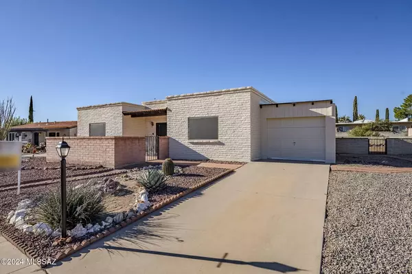 910 S La Bellota, Green Valley, AZ 85614