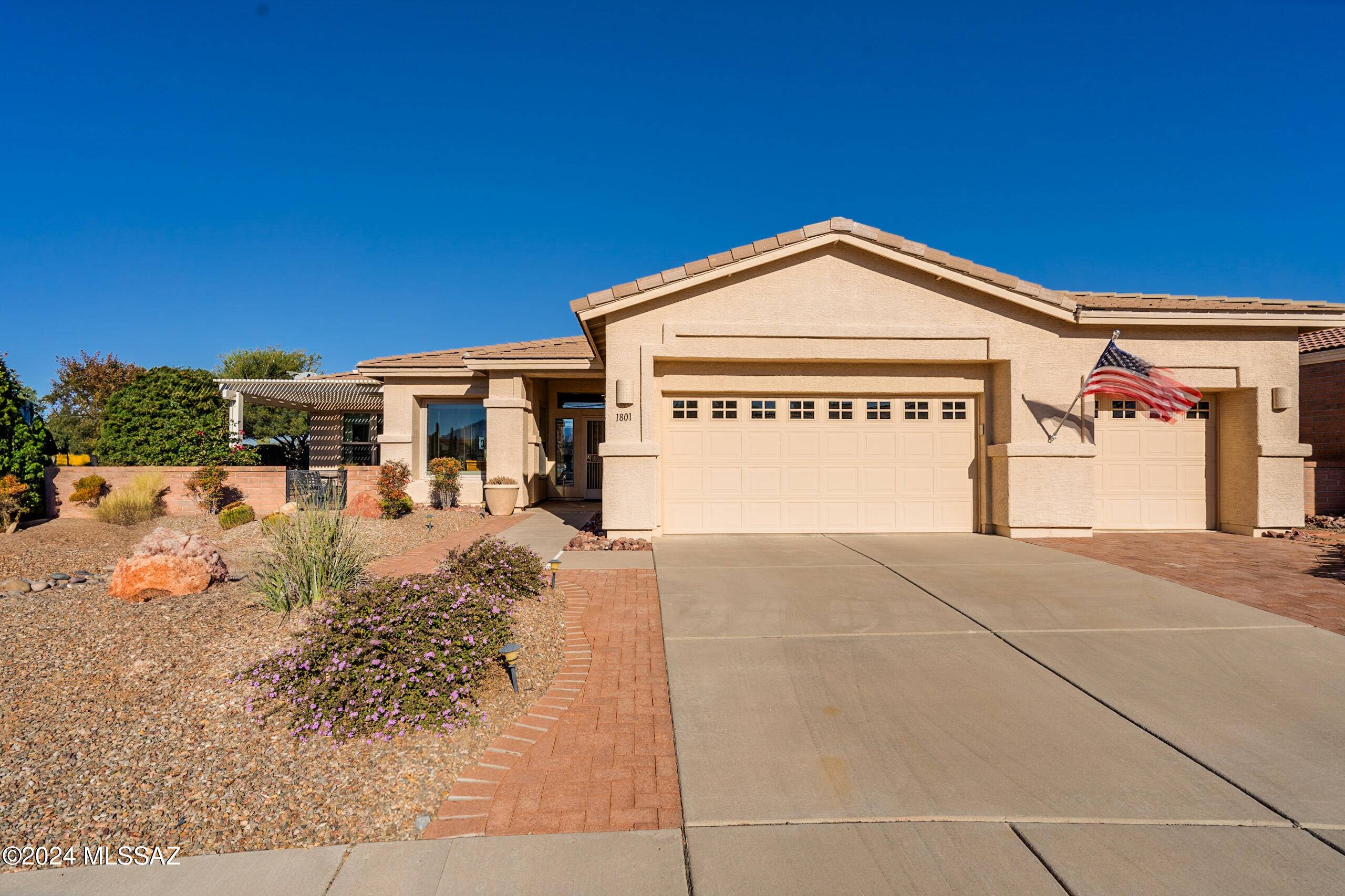 1801 E Canyon Wren Way, Green Valley, AZ 85614