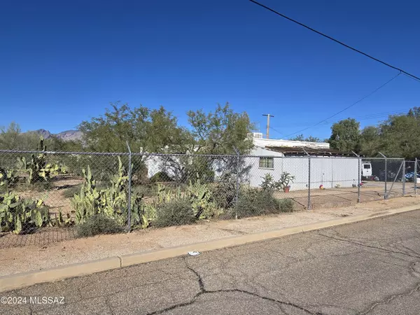 Tucson, AZ 85712,4513 E Linden Street #11