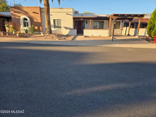 Green Valley, AZ 85614,202 W Los Robles