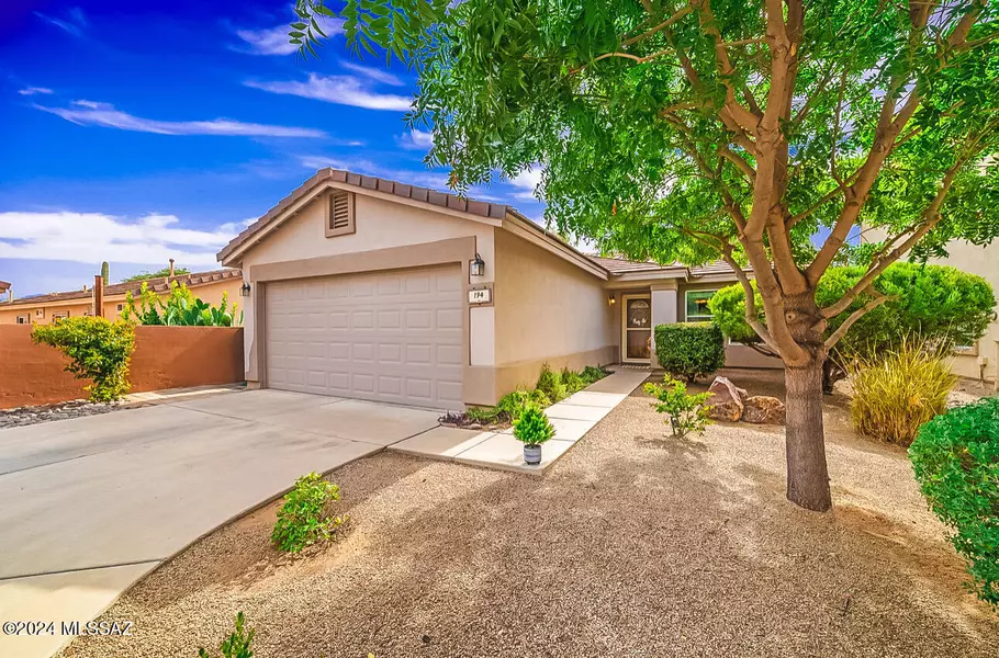 194 E Oracle Oak Street, Sahuarita, AZ 85629