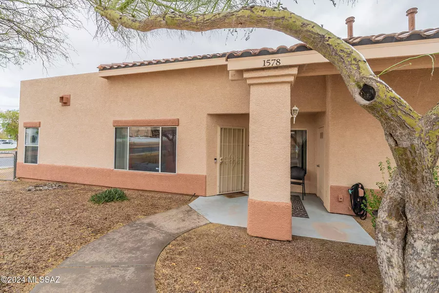 1584 N Pso La Tinaja, Green Valley, AZ 85614