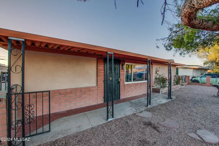 1808 S Columbus Boulevard, Tucson, AZ 85711