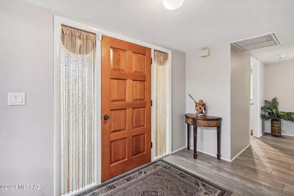 Green Valley, AZ 85614,611 S Los Opalos