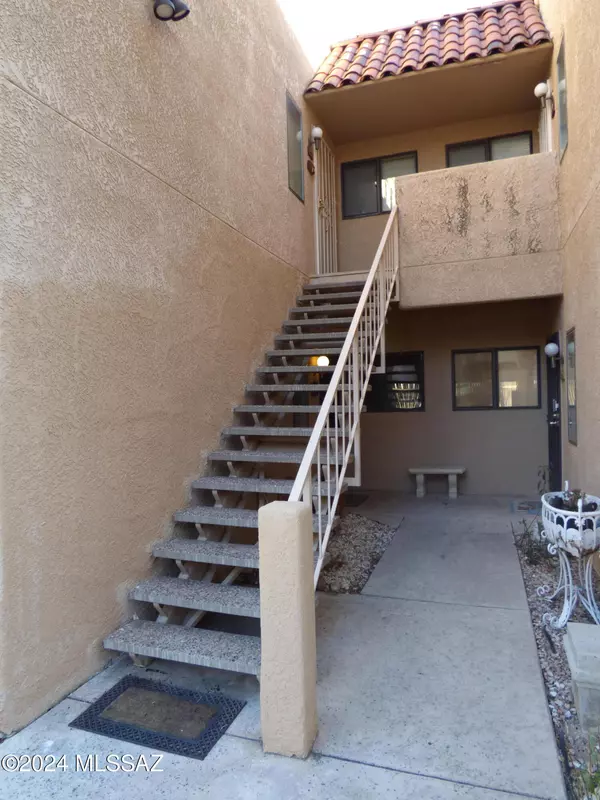 Tucson, AZ 85718,5750 N Camino Esplendora  #228
