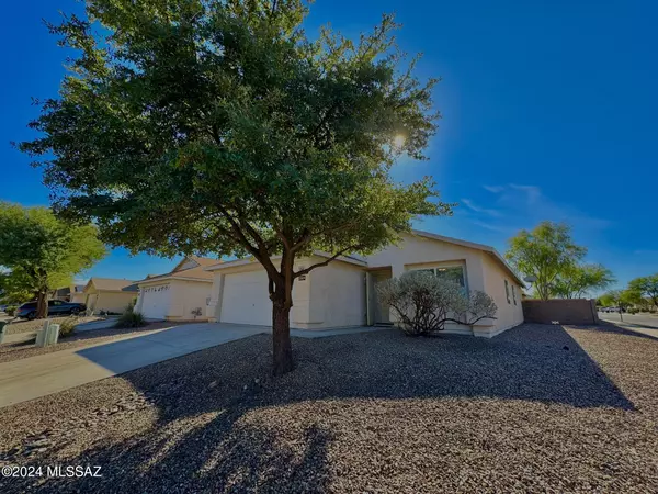 7004 Typhoon Flyer Way, Tucson, AZ 85730