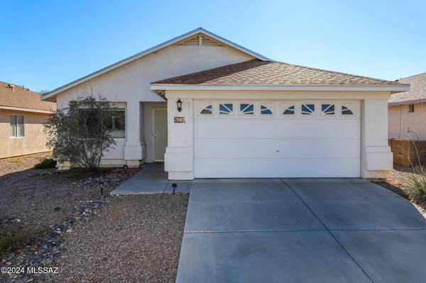 7012 Typhoon Flyer Way, Tucson, AZ 85747