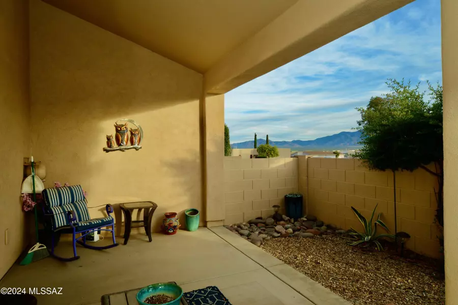 637 W Woodfield Court, Green Valley, AZ 85614