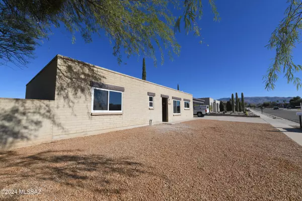 9761 E Sellarole Road, Tucson, AZ 85730