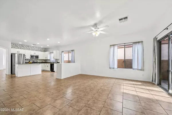 Sahuarita, AZ 85629,182 E Corte Rancho Dorada