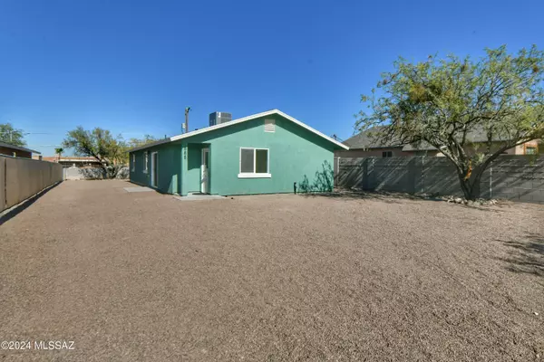 888 W Pennsylvania Drive, Tucson, AZ 85714