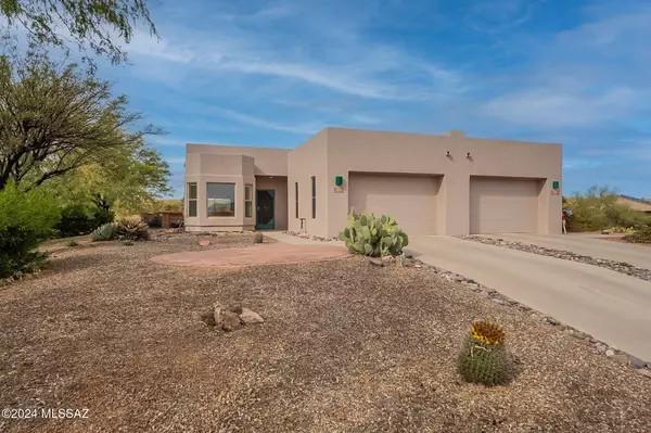 283 N Running Spring Drive, Green Valley, AZ 85614