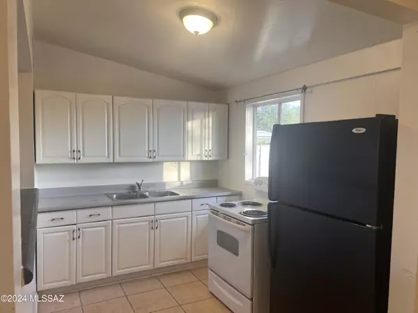 2536 S Treat Avenue, Tucson, AZ 85713