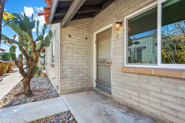 3646 E Blacklidge Drive #UNIT 3, Tucson, AZ 85716