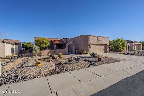 4879 S Prairie Hills Drive, Green Valley, AZ 85622