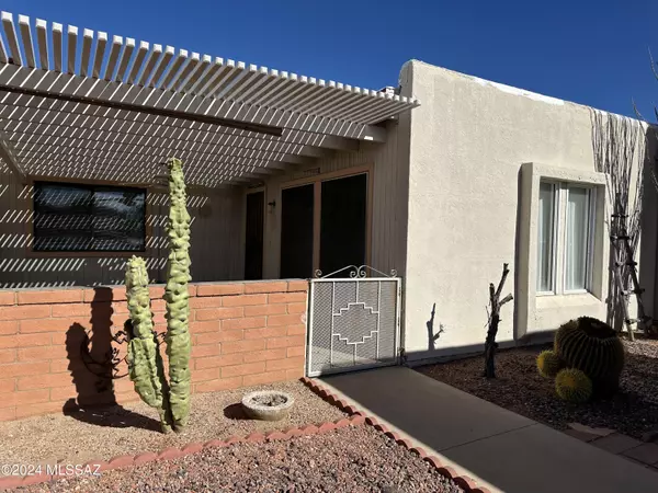 160 W Calle Del Chancero, Green Valley, AZ 85614