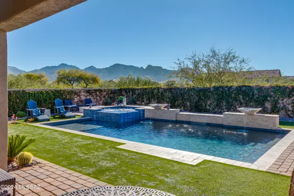 465 W Red Ribbon Lane, Oro Valley, AZ 85755