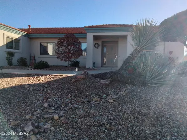 785 W Fountain Creek Drive, Green Valley, AZ 85614