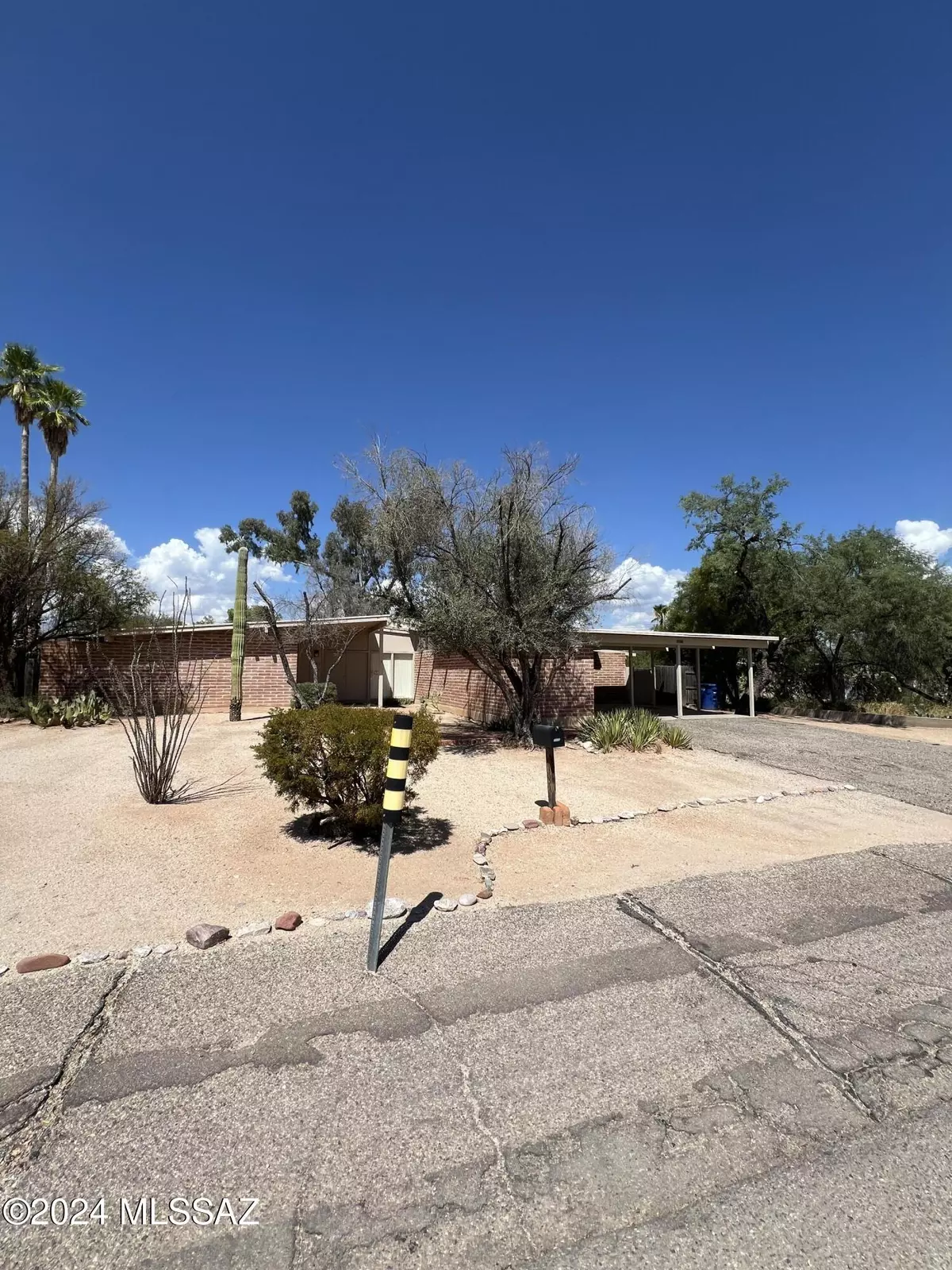 Tucson, AZ 85715,8817 E Lancaster Road