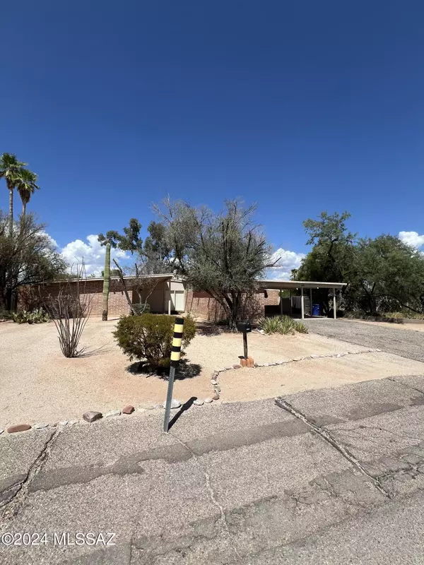 8817 E Lancaster Road, Tucson, AZ 85715