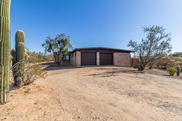 12701 W Well Pump Drive, Tucson, AZ 85743