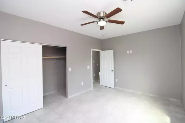 Tucson, AZ 85705,433 E Navajo Road #2