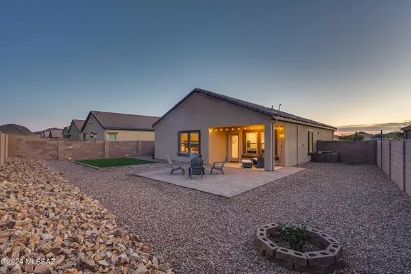 9310 W Trotting Wolf Trail, Marana, AZ 85653