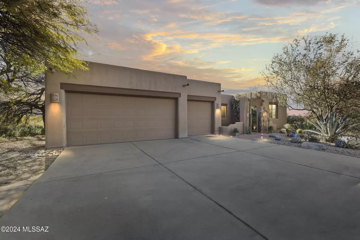 Oro Valley, AZ 85755,723 W Soaring Hawk Place