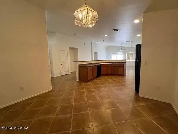 Tucson, AZ 85746,3043 W Mountain Dew Street