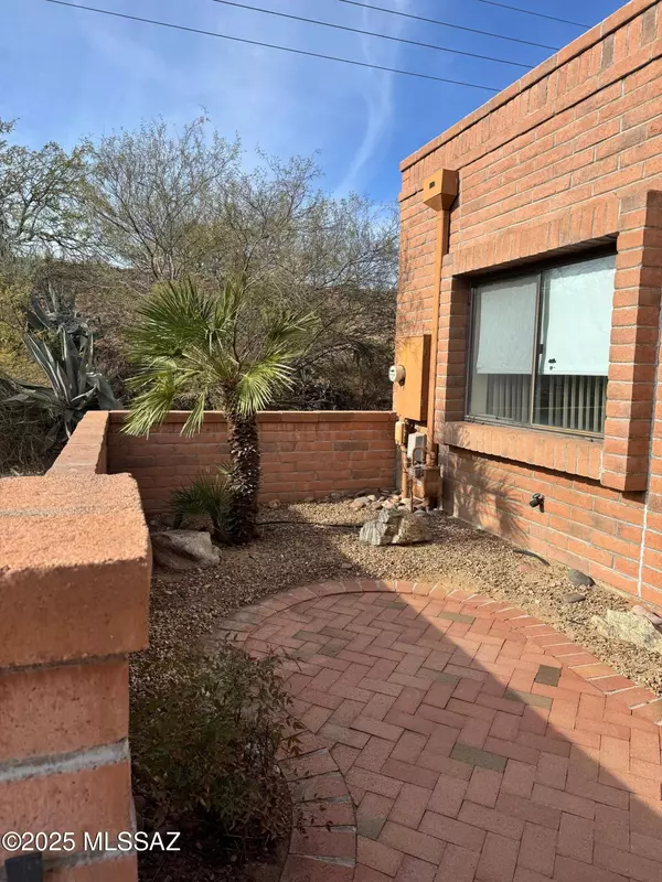 Green Valley, AZ 85614,1850 W Camino Urbano