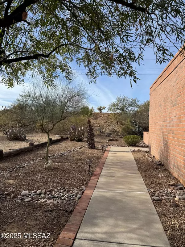 Green Valley, AZ 85614,1850 W Camino Urbano